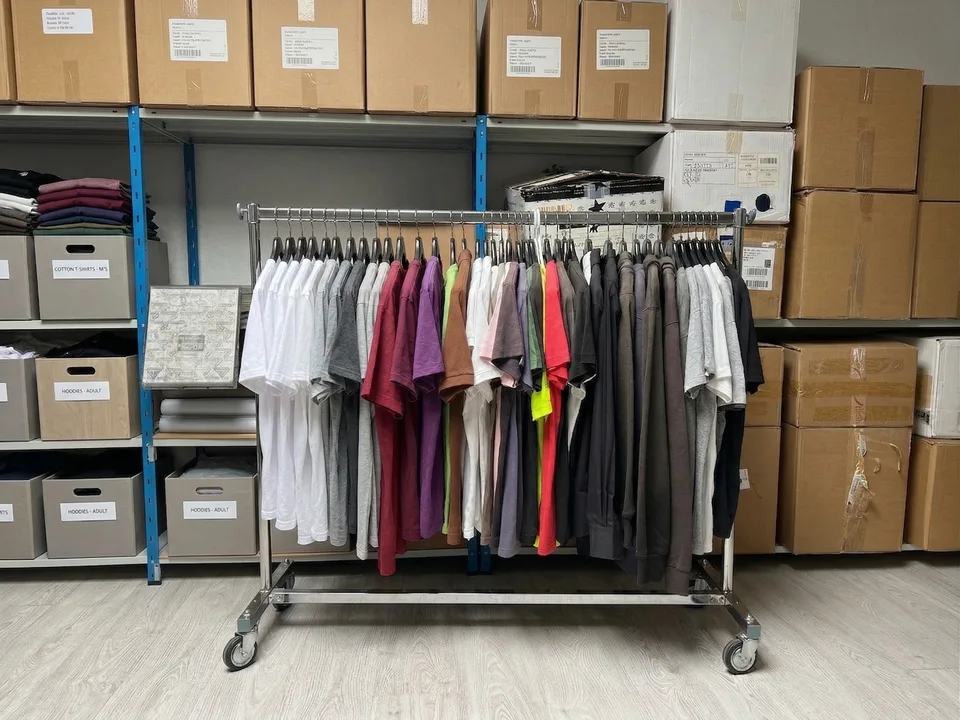 Stock textiles personnalisés L'AR Communication — t-shirts, sweats et polos